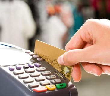 Φιάσκο τα κίνητρα για το πλαστικό χρήμα, το αφορολόγητο καλύπτεται μόνο από λογαριασμούς ΔΕΚΟ