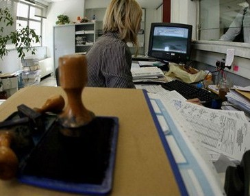 Σχεδόν η μισή Ελλάδα χρωστά στην Εφορία