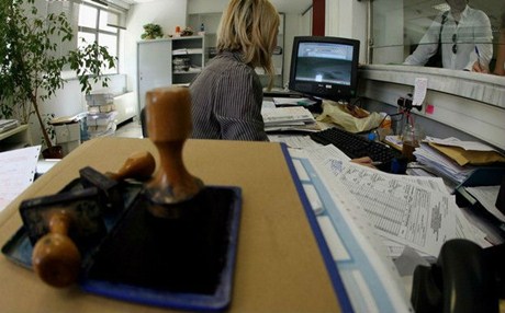 Σχεδόν η μισή Ελλάδα χρωστά στην Εφορία