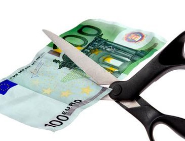 Νέο «κούρεμα» δόσεων με τον νόμο Κατσέλη για υπερχρεωμένα νοικοκυριά