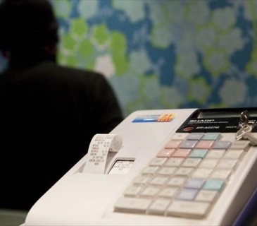 Ποιοι θα πληρώνουν πρόστιμο έως 5.000 ευρώ αν δεν κόβουν αποδείξεις