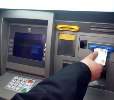 Ραγδαίες αλλαγές στα capital controls με αύξηση ορίου αναλήψεων