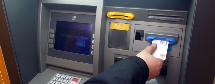 Ραγδαίες αλλαγές στα capital controls με αύξηση ορίου αναλήψεων