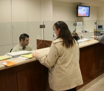 Με προμήθεια οι πληρωμές φόρων στα τραπεζικά γκισέ